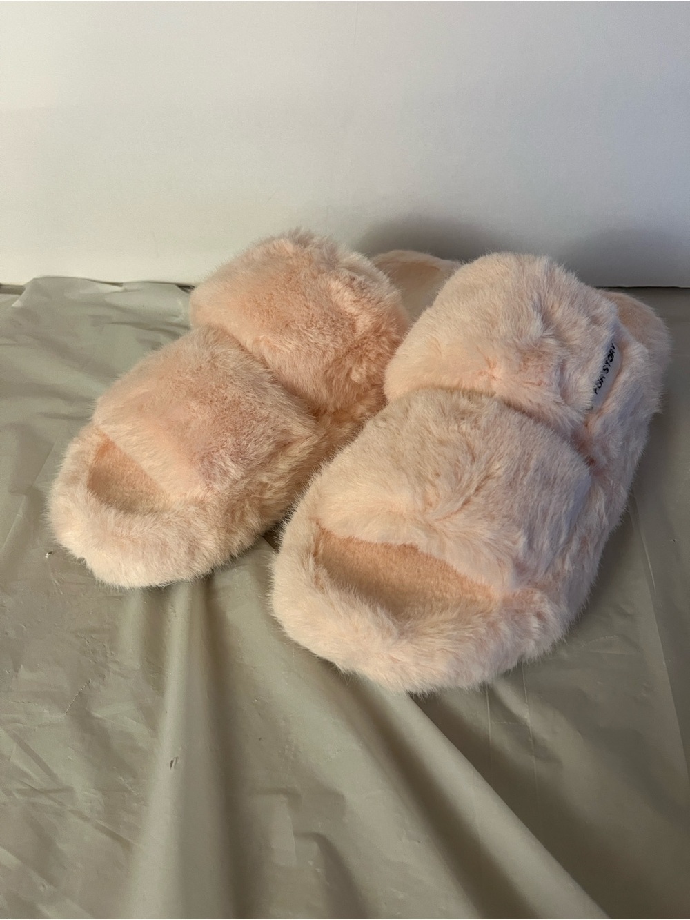 Women's House Slippers Fuzzy Platform Slides Faux Fur Fluffy Sandals